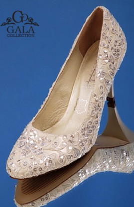 Свадебные туфли на невысоком каблуке