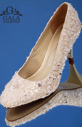 Свадебные туфли с отделкой